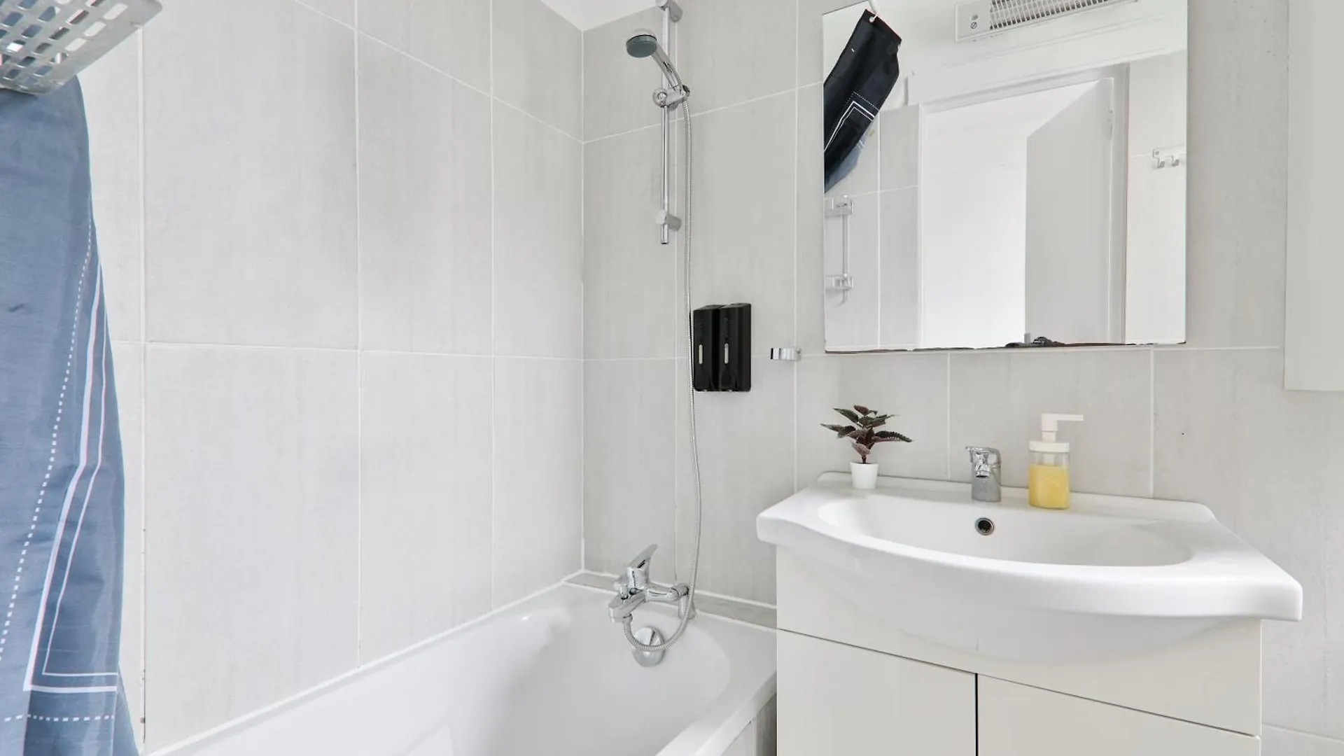 Heart Of Paris-1Br-6P-Tour Eiffel-Free Netflix Apartment  Paris